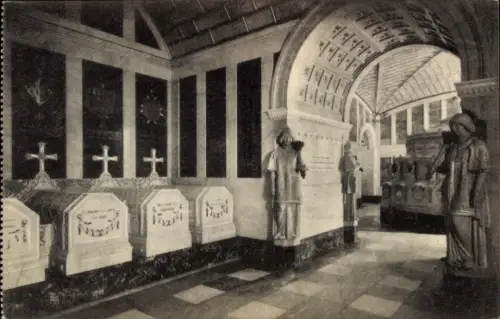 Ak San Lorenzo de El Escorial Madrid, Grabstätten, Kreuze, Statuen, Innenraum eines Panteons