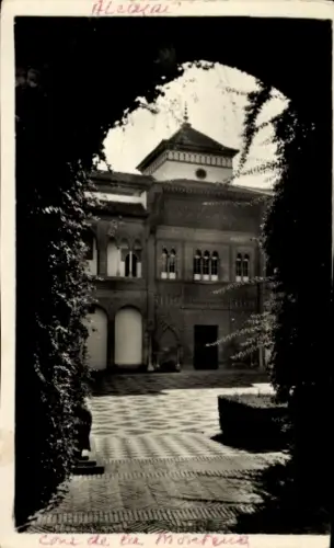 Ak Barrio de Santa Cruz Sevilla Andalusien, Patio de la Montería, Reales Alcázares, Hauptfassade,