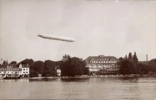 Foto Ak Friedrichshafen am Bodensee, Gesamtansicht, Zeppelin