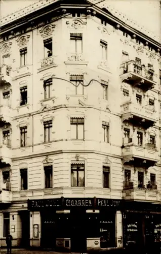 Foto Ak Berlin Prenzlauer Berg, Prenzlauer Allee Ecke Immanuelkirchstr., Zigarrengeschäft Paul Juhl