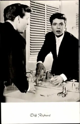 Ak Sänger Cliff Richard, Porträt
