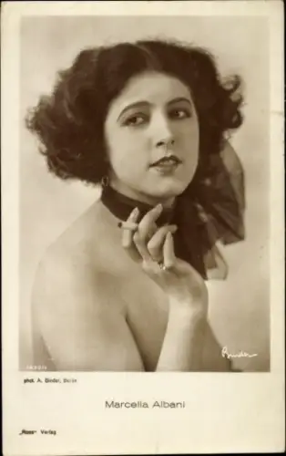 Ak Schauspielerin Marcella Albani, Porträt, Zigarette