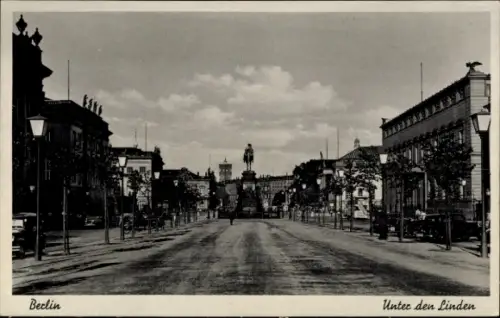 Ak Berlin Mitte, Straße Unter den Linden, Denkmal
