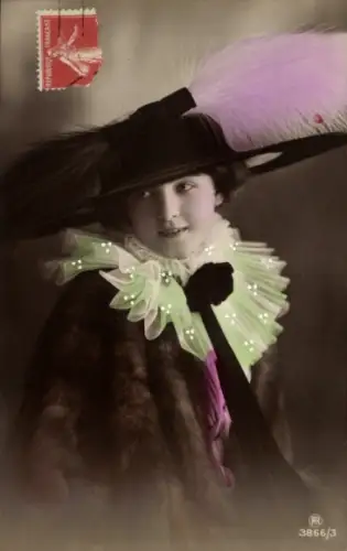 Ak Porträt einer jungen Frau, Hut mit Federn