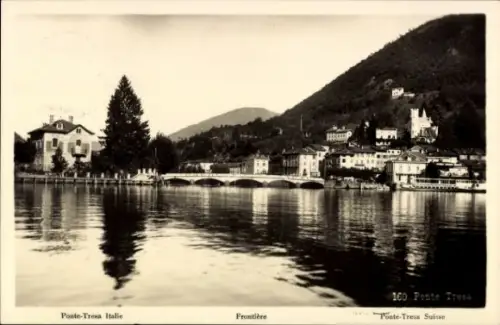Ak Ponte Tresa Kt Tessin Schweiz,  Italien, Grenze, Wasser, Brücke, Häuser, Berge