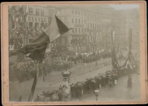 Foto Dresden Altstadt, Parade, geschmückte Straße, Litfaßsäule