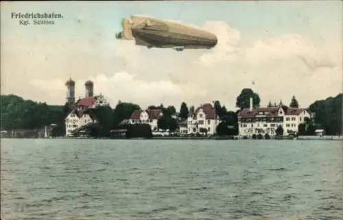 Ak Friedrichshafen am Bodensee, Königliches Schloss, Zeppelin Luftschiff über dem Wasser