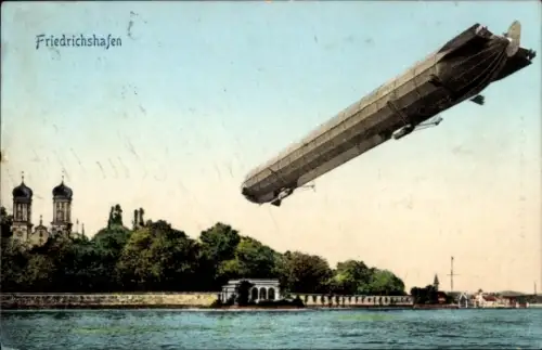 Ak Friedrichshafen am Bodensee, Zeppelin-Luftschiff über dem Wasser