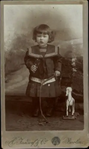 CdV Kinderportrait, Erich, Matrosenhemd, Spielzeugpferd, Fotograf A. Jandorf & Co, Berlin Brunnenstr
