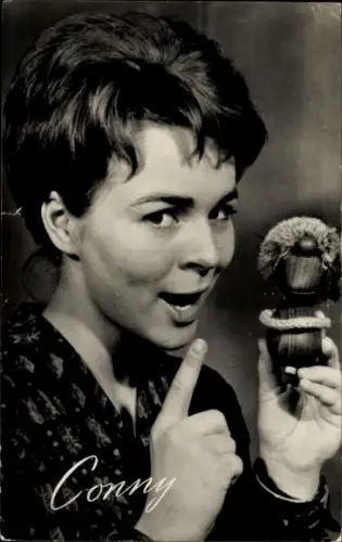 Ak Sängerin und Schauspielerin Conny, Cornelia Froboess, Portrait