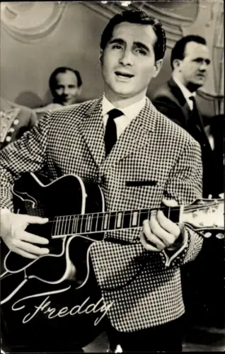 Ak Sänger Freddy Quinn, Portrait mit Gitarre