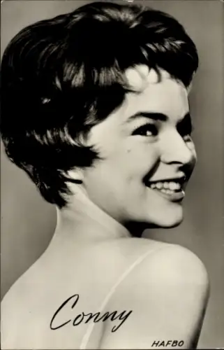 Ak Sängerin und Schauspielerin Conny, Cornelia Froboess, Portrait, Schulterblick