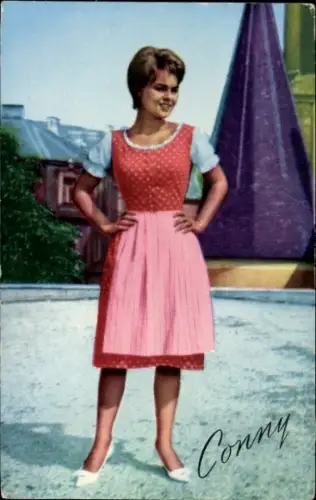 Ak Sängerin und Schauspielerin Conny, Cornelia Froboess, Standportrait, Trachtenkleid