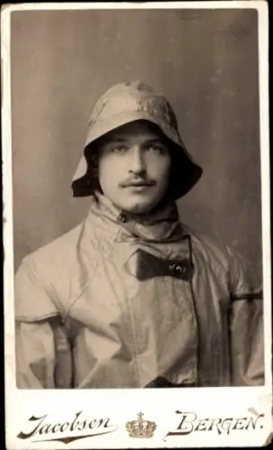 CdV Seemann in wetterfester Kleidung, Portrait, Fotograf Jacobsen, Bergen Norwegen