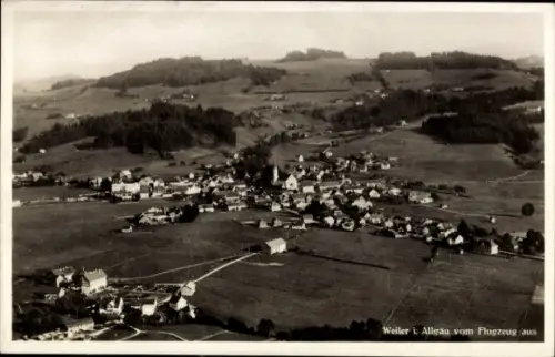 Ak Weiler Simmerberg im Allgäu, Luftbild,  Häuser, Felder, Wälder