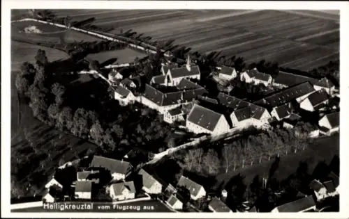 Ak Heiligkreuztal Altheim bei Riedlingen an der Donau Württemberg, Luftaufnahme von  Gebäude, Lan