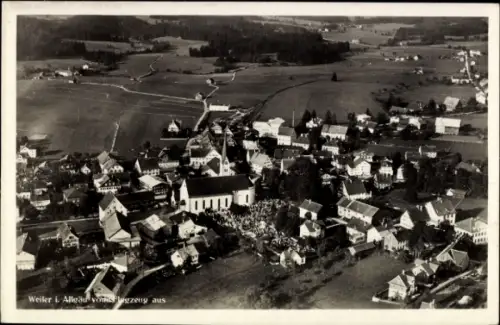 Ak Weiler Simmerberg im Allgäu, Luftbild von  viele Gebäude, Landschaft, natürliche Umgebung