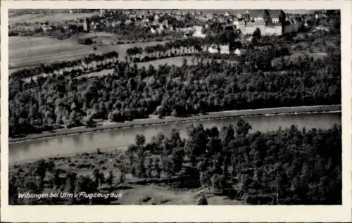 Ak Wiblingen Ulm an der Donau Baden, Luftaufnahme von Wiblingen, Flusslandschaft,  Gebäude