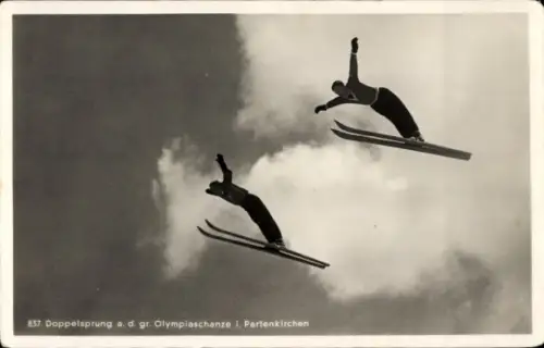 Ak Skispringer, Doppelsprung auf der Großen Olympiaschanze in Partenkirchen