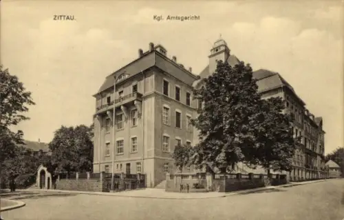 Ak Zittau in Sachsen, ZITTAU, Kgl. Amtsgericht, Gebäude, Bäume, Straße