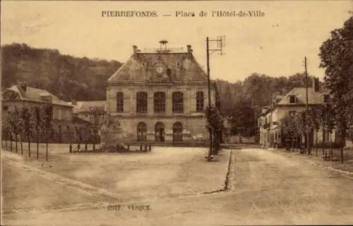 Ak Pierrefonds Oise, PIERREFONDS, Platz vor dem Rathaus,  , EDIT VESQUE
