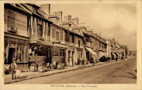 CPA Pré en Pail Mayenne, Rue Principale
