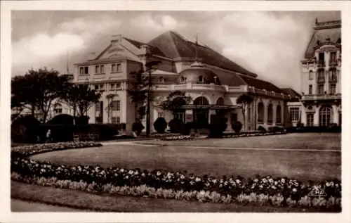Ak Cabourg Calvados, Casino, Garten, Blumenbeete, Cabourg