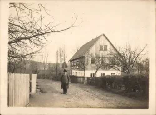 Foto Rauschwitz Elstra Oberlausitz, Straßenpartie, Mann, März 1919