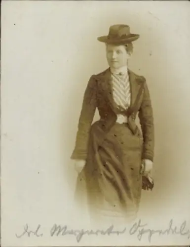 Foto Fräulein Margarete Oppedal, Portrait, Fotograf Jacob Gebrüder, Berlin Charlottenburg