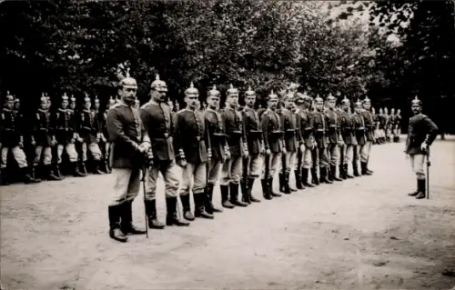 Foto Ak Deutsche Soldaten in Uniform, Pickelhauben, Appell, Truppenübungsplatz Jüterbog o. Döberitz