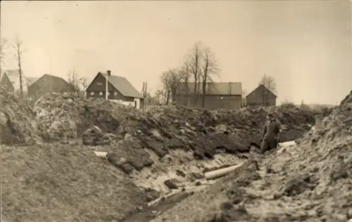 Foto Ak Kleindrebnitz Großdrebnitz Geissmannsdorf Bischofswerda in Sachsen, Bauarbeiten, Graben