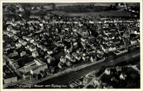 Ak Friedberg in Hessen, Luftaufnahme von  Hessen, Gebäudeansichten, Stadtansicht