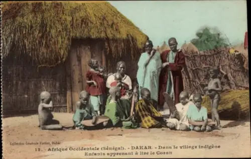 Ak Dakar Sénégal, Dans le village indigène, Enfants apprenant à lire le Coran