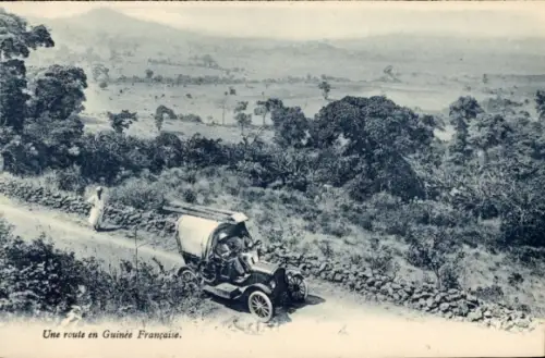 Ak Guinea, Une route, Automobil, Landschaft
