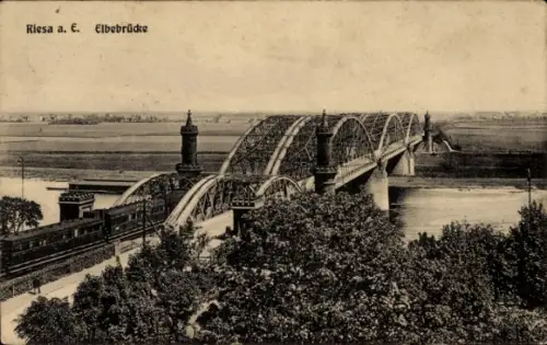 Ak Riesa an der Elbe Sachsen, Brücke über die Elbe, Zug, Landschaft, Riesa