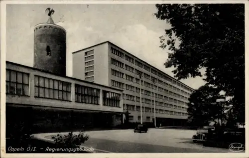 Ak Opole Oppeln Schlesien, Regierungsgebäude, Oppeln O/S, Turm mit Wetterfahne, Autos
