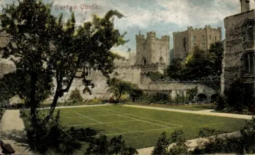 Ak Durham North East England, Durham Castle, Tennisplatz,  Burg, grüne Wiese