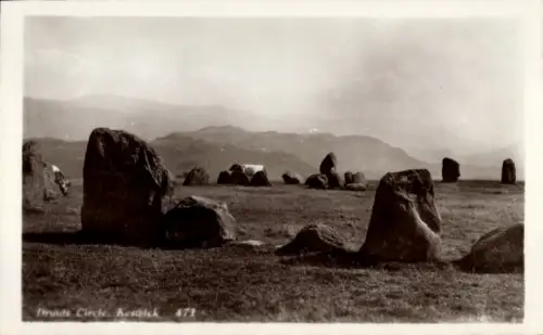 Ak Keswick Cumbria England, Druidenkreis,  Steine, Landschaft, Schwarz-Weiß