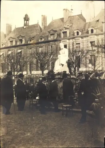 Foto Paris III., Place des Vosges, Monument Victor Hugo