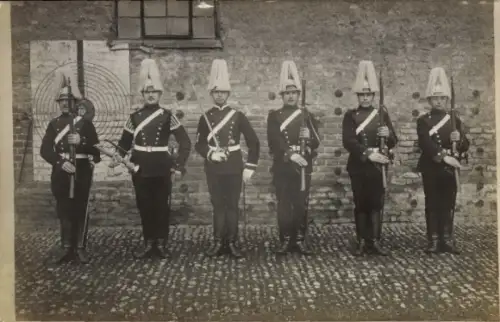 Foto Ak Deutsche Soldaten in Uniformen, Gruppenfoto, Kaiserzeit