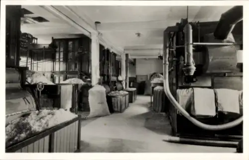 Ak Langenargen am Bodensee, Bettfedernfabrik, Johannes Kauffmann, Sortiermaschinensaal