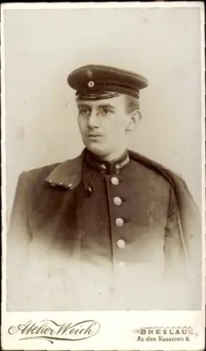 CdV Breslau, Deutscher Soldat in Uniform, Portrait, Fotograf Paul Weich, An den Kasernen 8