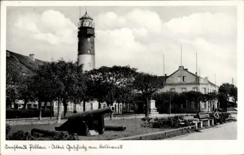 Ak Baltijsk Pillau Ostpreußen, Altes Geschütz am Bollwerk, Leuchtturm