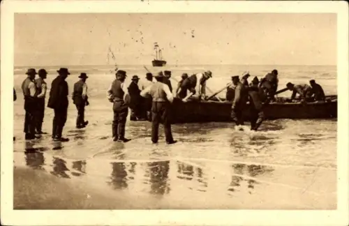 Ak Dänemark, Menschen am Ufer, Ruderboot