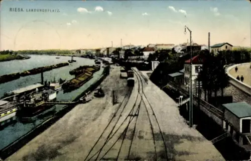 Ak Riesa an der Elbe Sachsen,  Landungsplatz, Fluss, Schiffe, Gleise