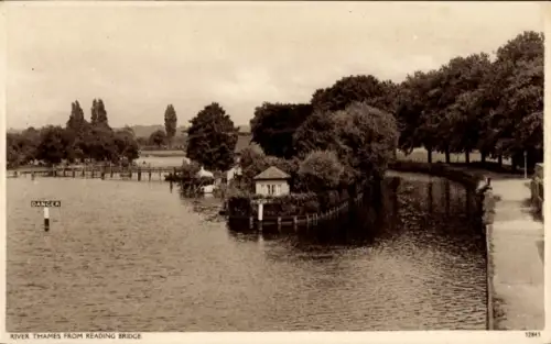 Ak Reading Berkshire England, Fluss Thames, Reading Bridge, Dancer, Bäume, Wasser