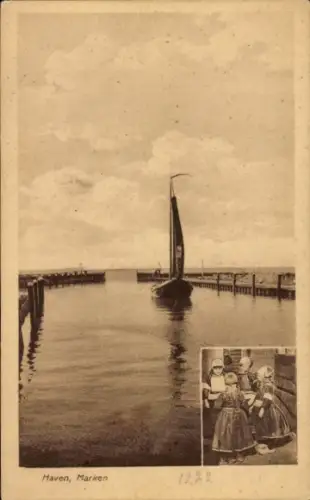 Ak Marken Nordholland Niederlande, Hafenansicht, Segelboot, zwei Mädchen in Trachten