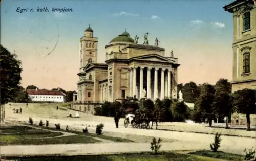 Ak Eger Erlau Ungarn, Egri r. kath. templom, Pferdekutsche, Bäume,  Architektur