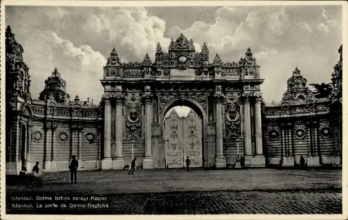 Ak Beşiktaş Konstantinopel Istanbul Türkei, Dolma-Bahçe-Palast, große Toranlage,   Architektur
