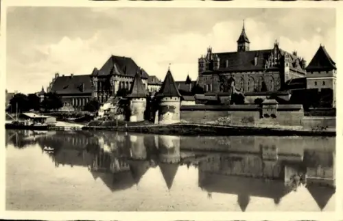 Ak Marienburg Westpreußen, Blick auf die Burg, Häuser